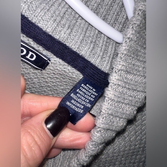 Like new Men's Izod gray button neck sweater medium - Picture 9 of 9